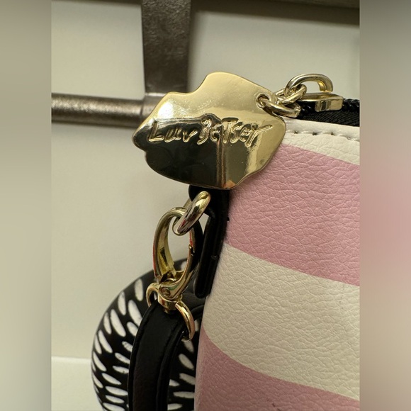 Betsey Johnson small crossbody - Picture 8 of 9